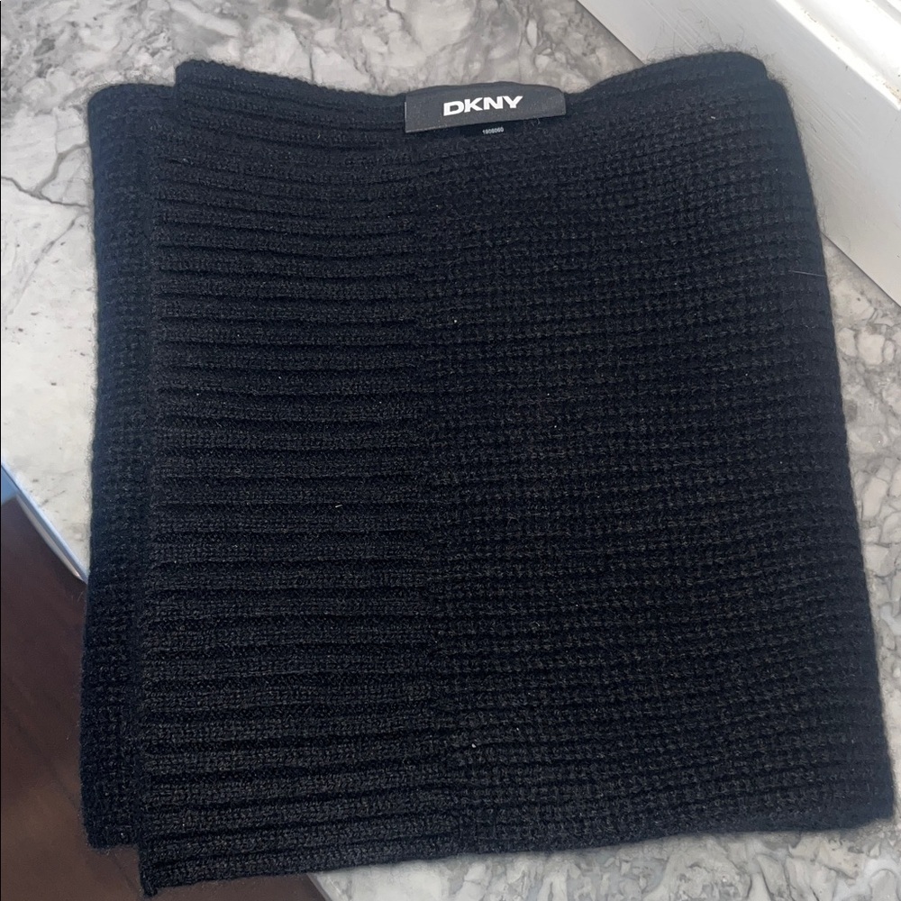 DKNY 100% Cashmere Scarf